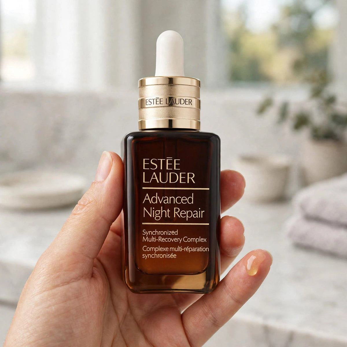 Estée Lauder Advanced Night Repair Serum 100ml how-to-use scene — view 5