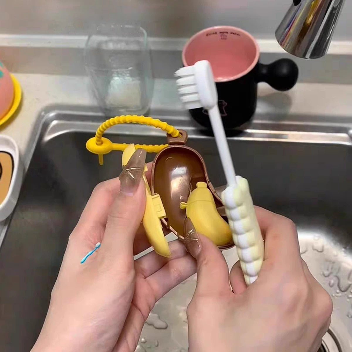 Bananatooth Portable Toothbrush Case
