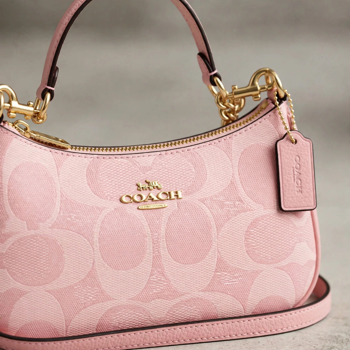 Teri Shoulder Bag In Signature Canvas, GOLD POWDER PINK - closeup