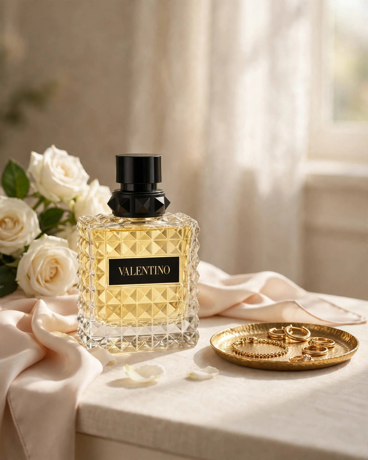 Donna Born In Roma Yellow Dream by Valentino EDP 3.4oz - lifestyle 2