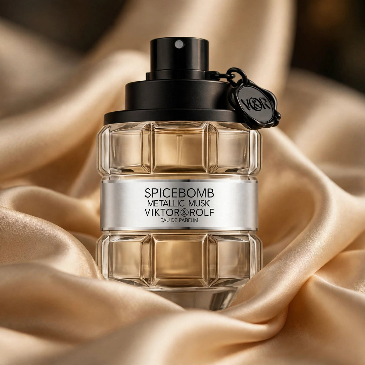Viktor&Rolf Spicebomb Metallic Musk EDP 100ml - lifestyle 8