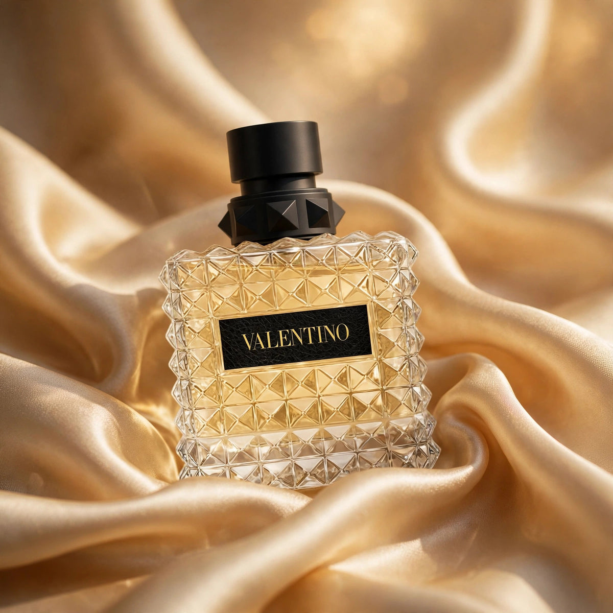 Donna Born In Roma Yellow Dream by Valentino EDP 3.4oz - lifestyle 8