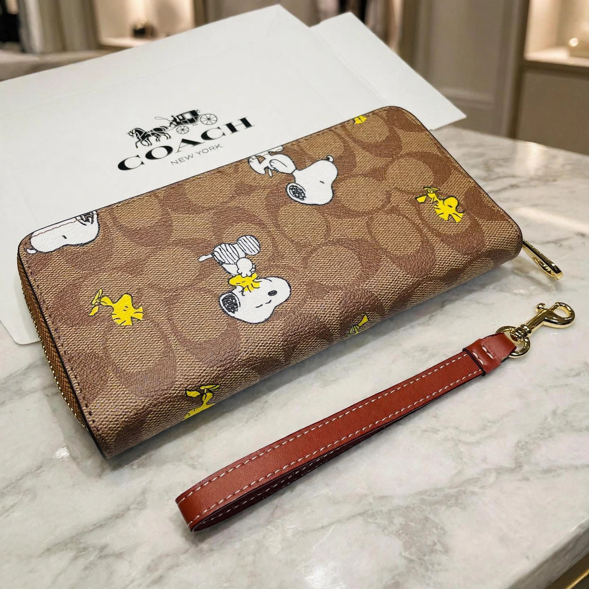COACH x PEANUTS Long Zip around Wallet Snoopy Woodstock Khaki Signatur - boutique