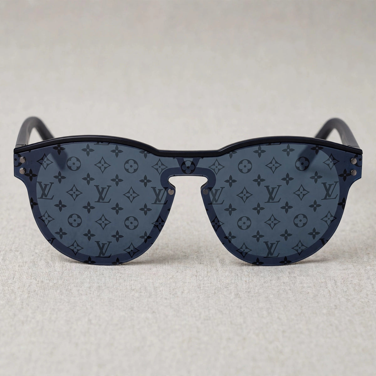 LV Waimea L Sunglasses - closeup