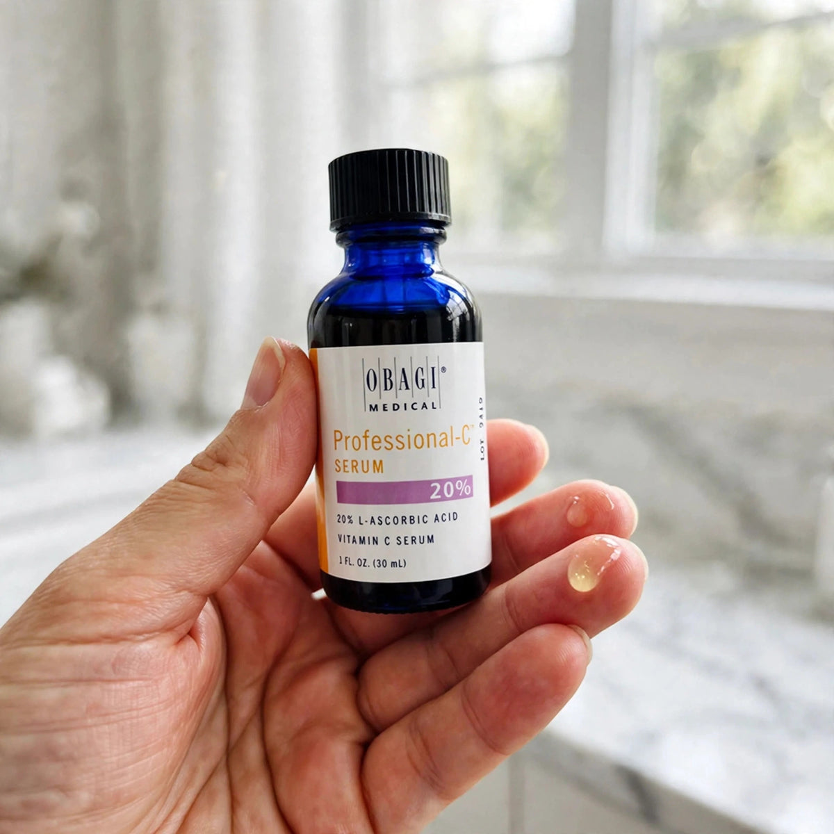 How to use: hand holding Obagi Professional-C Serum 20% 30ml bottle