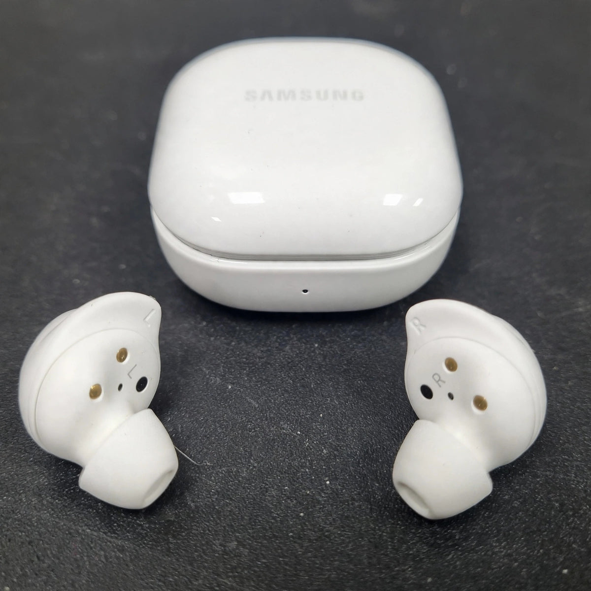 NEW Original Samsung Galaxy Buds 2 PRO Wireless SM-R510 - WHITE COLOUR - macro