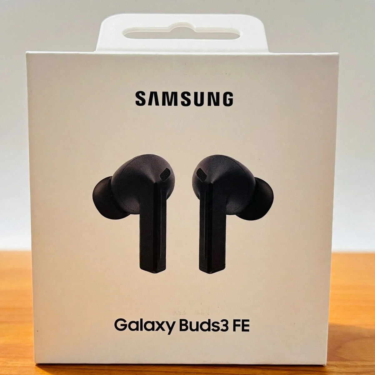 Samsung Galaxy Buds3 FE SM-R420 Wireless Earbuds - New in Sealed Box - macro