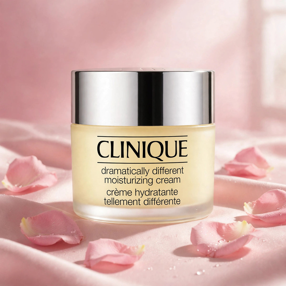 Clinique Dramatically Different Moisturizing Cream 50ml — lifestyle view 4