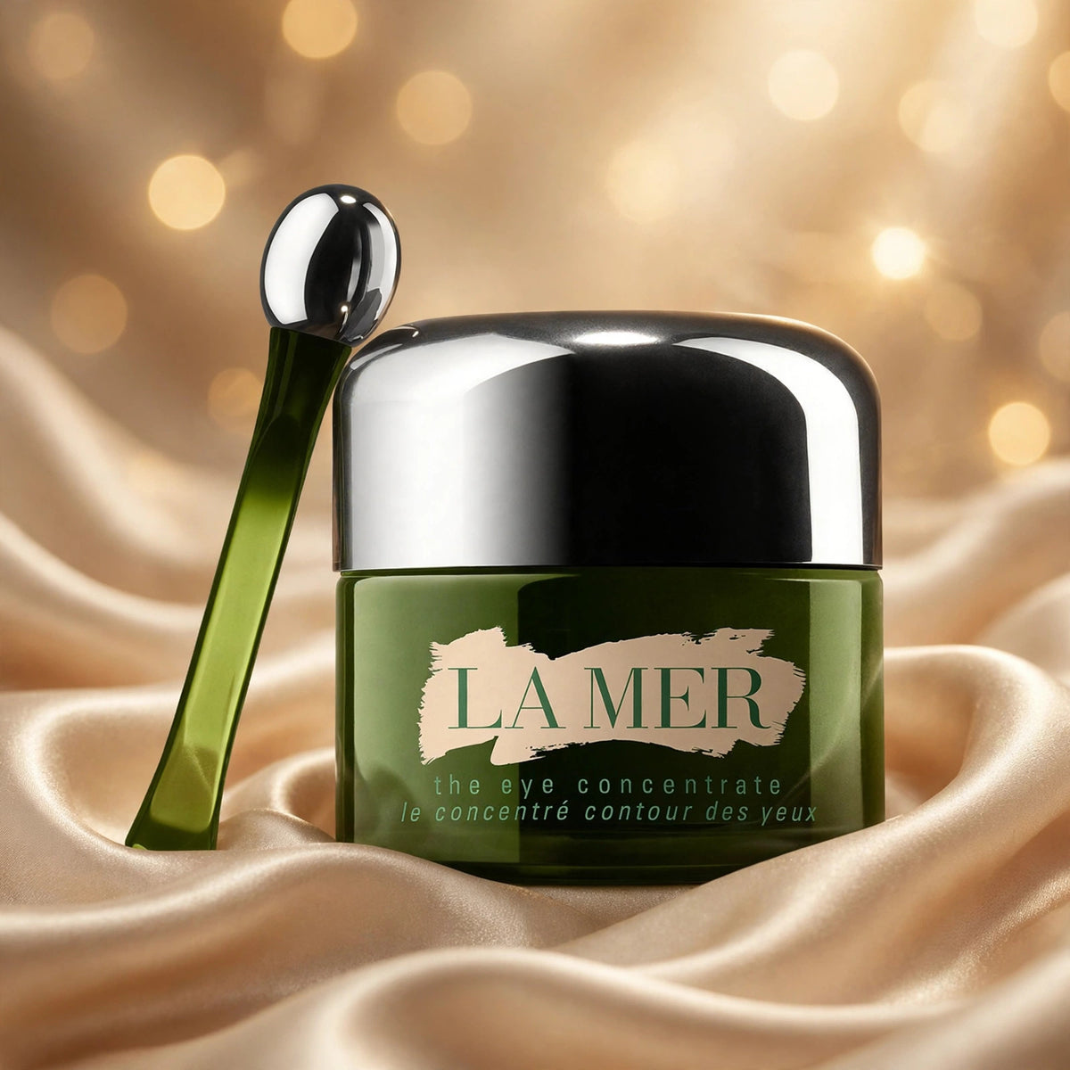 La Mer The Eye Concentrate 15ml — product on champagne silk fabric