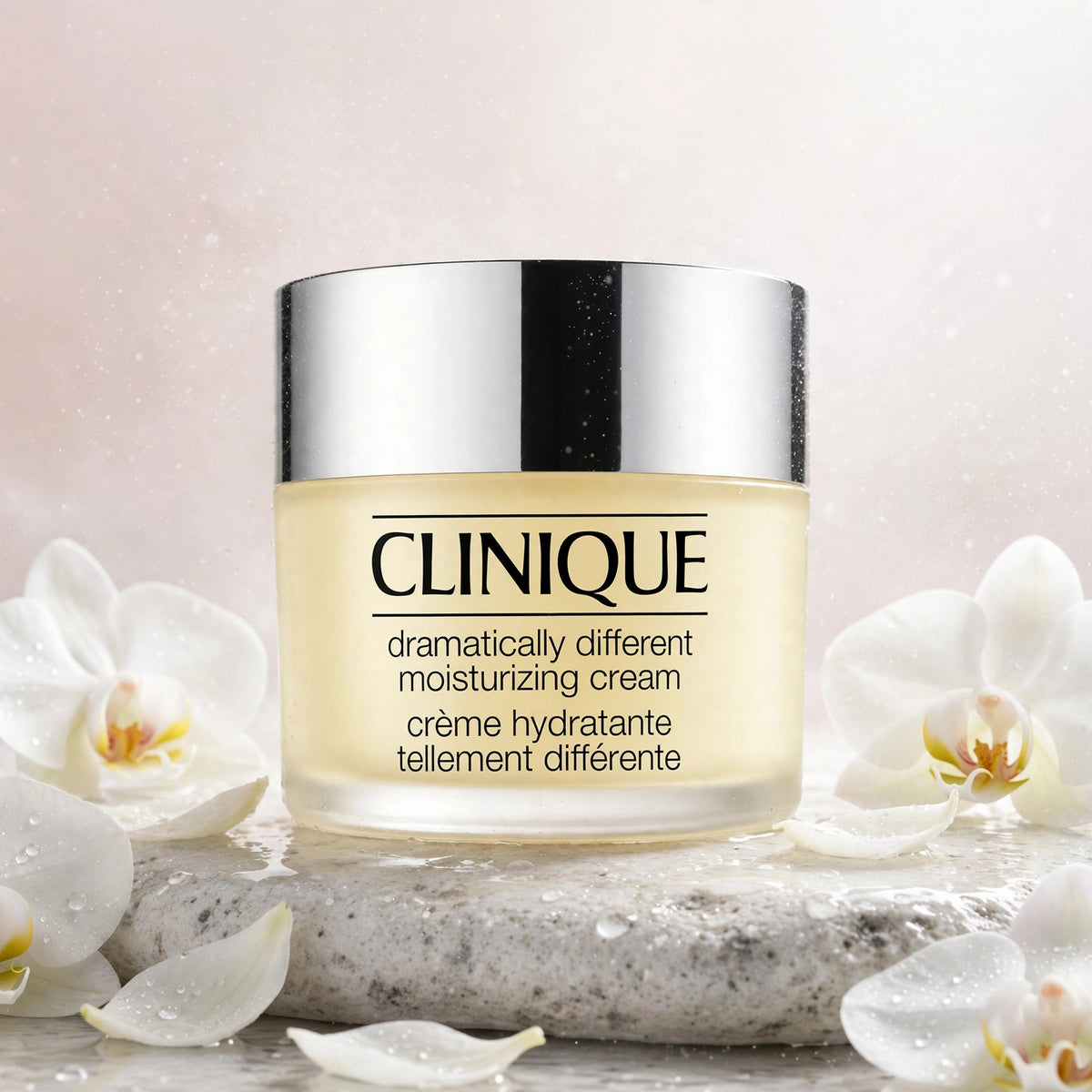 Clinique Dramatically Different Moisturizing Cream 50ml — lifestyle view 3