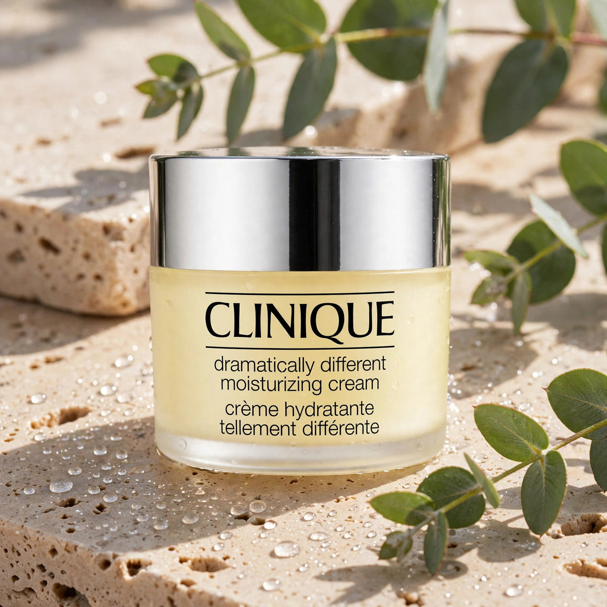 Clinique Dramatically Different Moisturizing Cream 50ml — lifestyle view 1